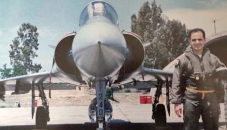 Ήρωας με μπέρτα: Ο Έλληνας πιλότος που θυσίασε τη ζωή του για να μην συντριβεί το Mιράζ 2000 πάνω σε σχολείο