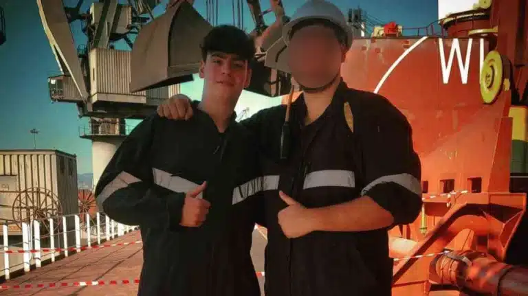 Θρήνος για τον 20χρονο ναυτικό – Μαθεύτηκε όλη η αλήθεια για το πως σκοτώθηκε σήμερα στο λιμάνι του Πειραιά