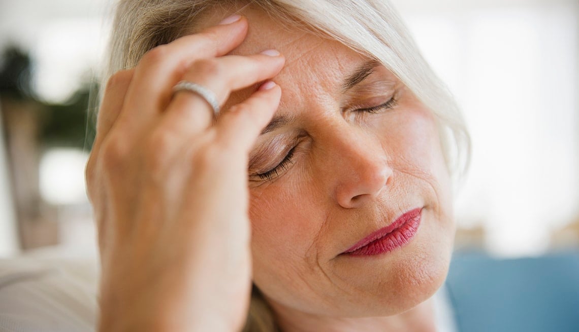 1140 blond woman holding head