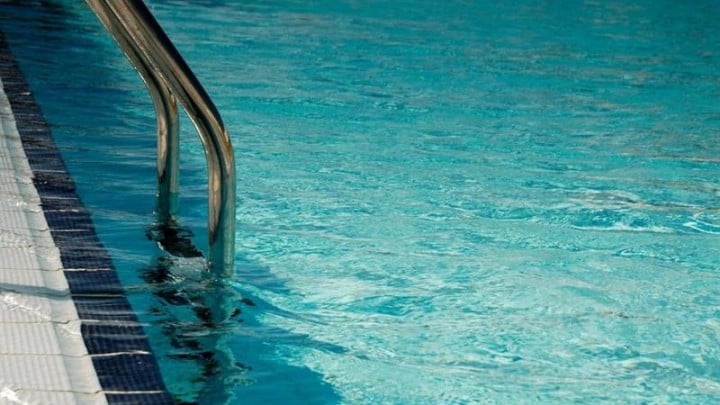 Tραγωδία: Δεν τα κατάφερε το 3χρονο κοριτσάκι που είχε πέσει σε πισίνα στη Ρόδο 1 23e377254f5c41c01c1cc8d69551e791 b