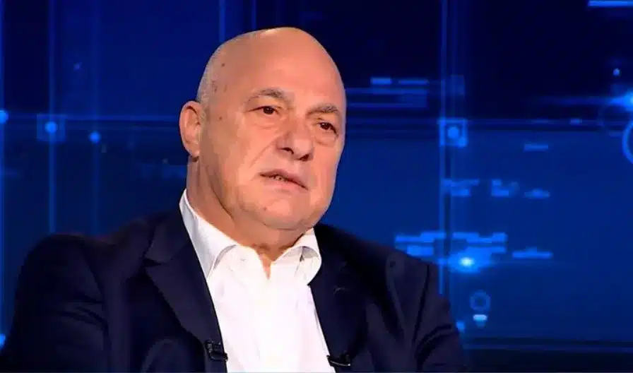 Αχιλλέας Μπέος: «Έχω συνευρεθεί σeξουαλικά με μαύρη και ήταν θεά – Είμαι ρατσιστής μετά από όλα αυτά;» 1 251031134041 axilleas mpeos