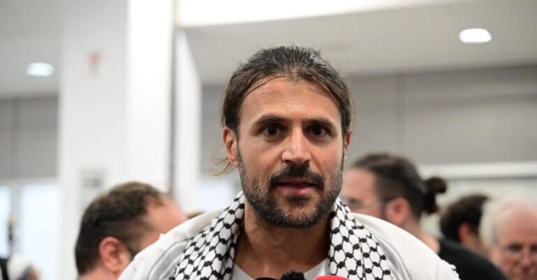 Ιάσωνας Αποστολόπουλος: «Βλέπαμε τους βομβαρδισμούς στη Γάζα – Τύλιξαν την Γκρέτα Τούνμπεργκ με ισραηλινή σημαία και την έφτυναν»