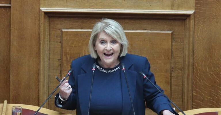 Ένταση on air με τη Σοφία Βούλτεψη που «προειδοποίησε» τους συγγενείς των θυμάτων των Τεμπών να σεβαστούν τον νόμο