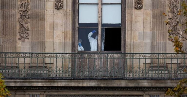 Λούβρο: 2 συλλήψεις για την μεγάλη κλοπή στο μουσείο – Ο ένας «πιάστηκε» ενώ επιβιβαζόταν σε πτήση με προορισμό την Αλγερία