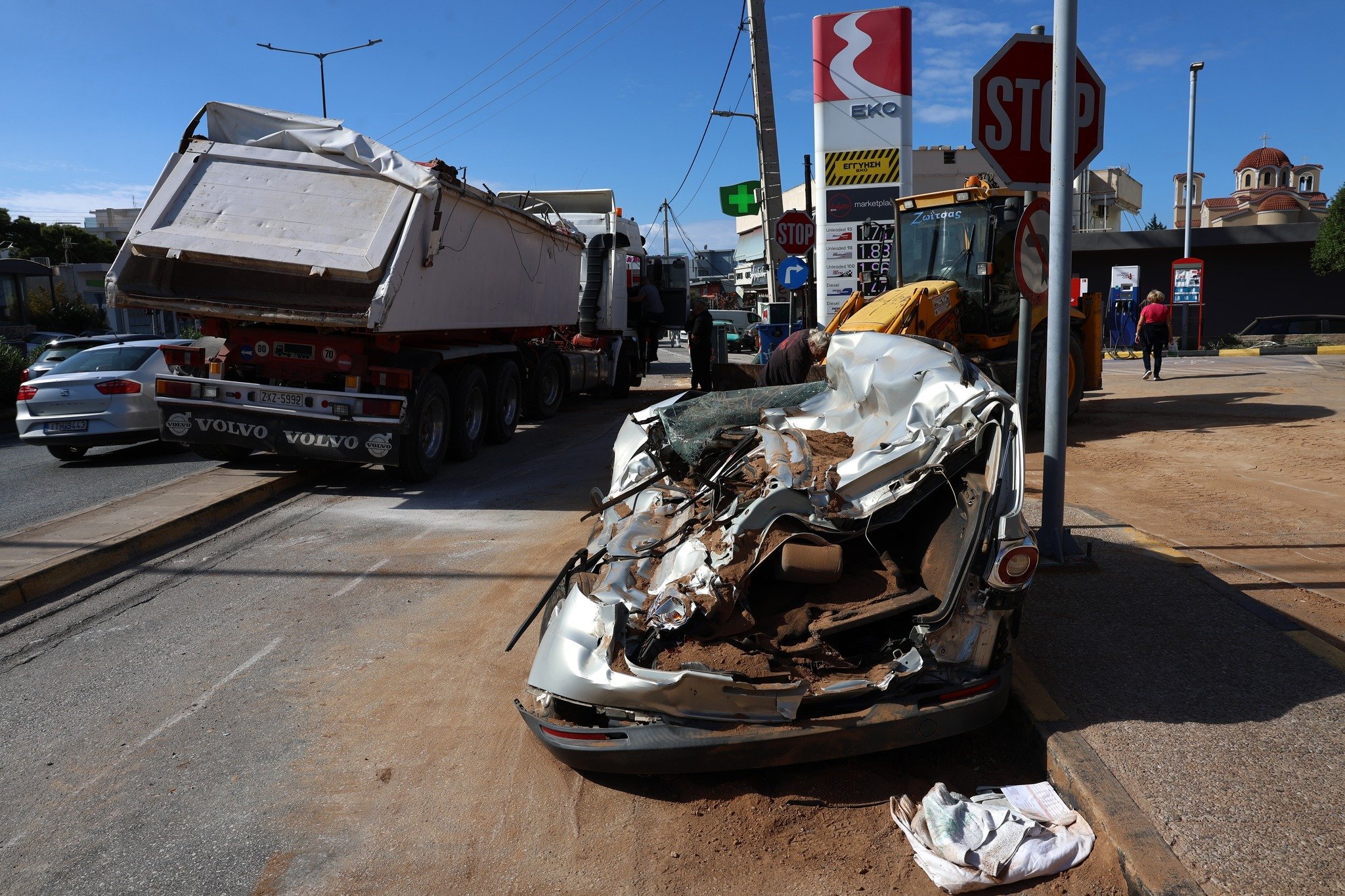 Τρομακτικό τροχαίο σήμερα στη χώρα μας - Νταλίκα ντελαπάρισε και «έλιωσε» αυτοκίνητο 5 574312817 1259370876235689 9183605894885207154 n