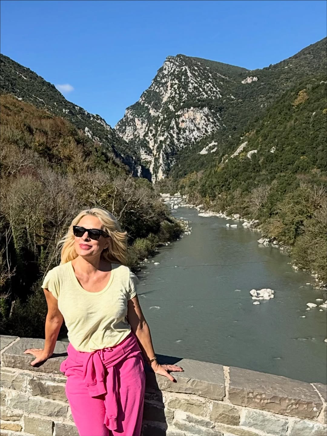 Ποιος Μπισμπίκης, ποια Βανδή; Αυτό είναι το πιο ερωτευμένο ζευγάρι στην Ελλάδα - Πήγαν στην πιο μαγική ελληνική τοποθεσία και έλιωσαν όλα γύρω τους 8 6 3