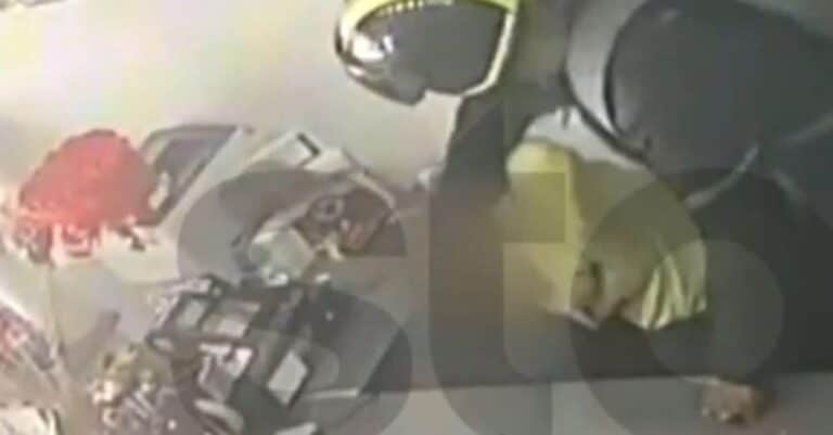 Νέο Ηράκλειο: Πατέρας «μπούκαρε» σε κατάστημα και ξυλοκόπησε άγρια την κόρη του – «Έπαθα κάκωση στο σαγόνι»