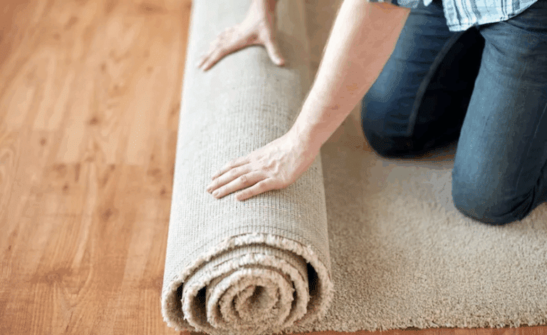 Πριν στρώσεις τα χαλιά σου φέτος ψέκασε τα με αυτό και θα μοσχοβολάνε όλο τον χειμώνα – Η…φυσική θεραπεία που κάνει θαύματα