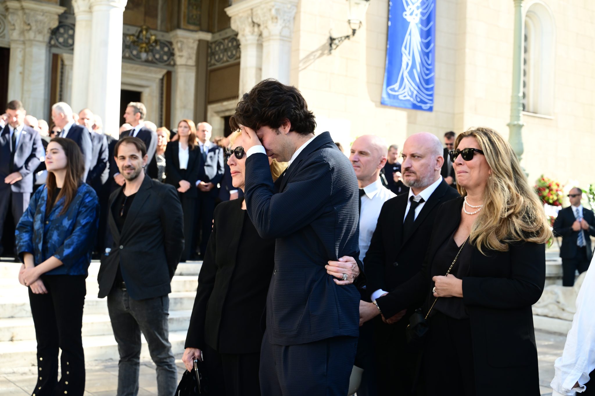 Διονύσης Σαββόπουλος: Η στιγμή που η πομπή αναχωρεί υπό τους ήχους της «Συννεφούλας» για το Α Νεκροταφείο 5 6702789 2048x1365 1