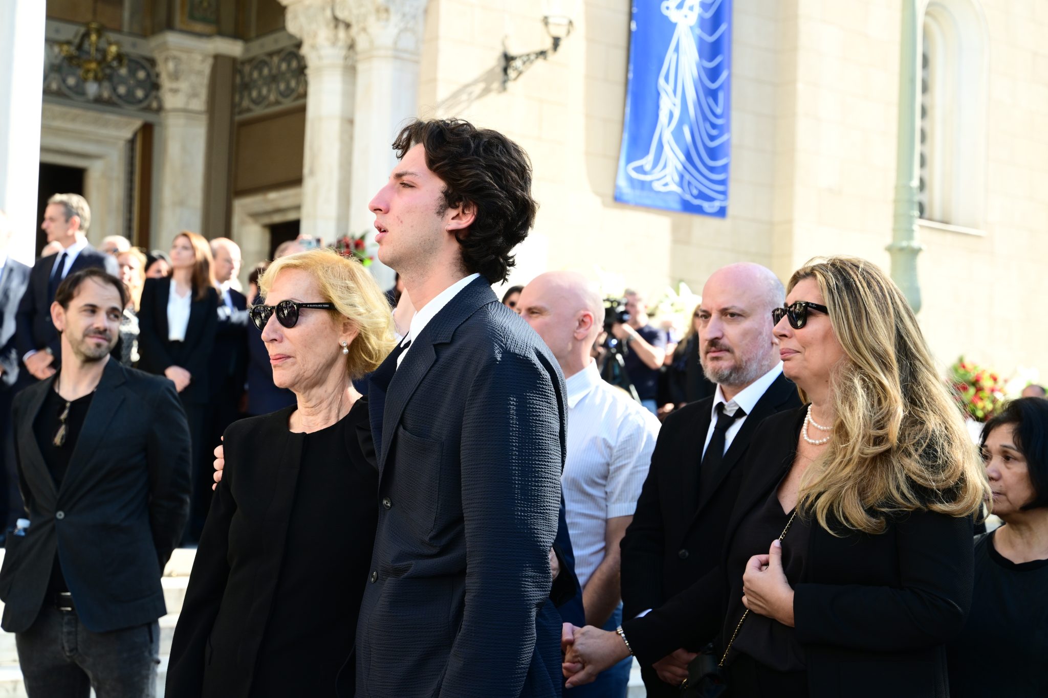 Διονύσης Σαββόπουλος: Η στιγμή που η πομπή αναχωρεί υπό τους ήχους της «Συννεφούλας» για το Α Νεκροταφείο 6 6702811 2048x1365 1