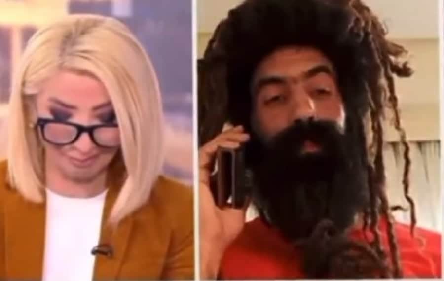 Μίνα Καραμήτρου: Χαμός με την αντίδρασή της για την... εκκεντρική εμφάνιση μελισσοκόμου - Προσπαθεί πολύ να μη γελάσει 1 6b109fc8cf96bf5254ae49559b9b3812 l