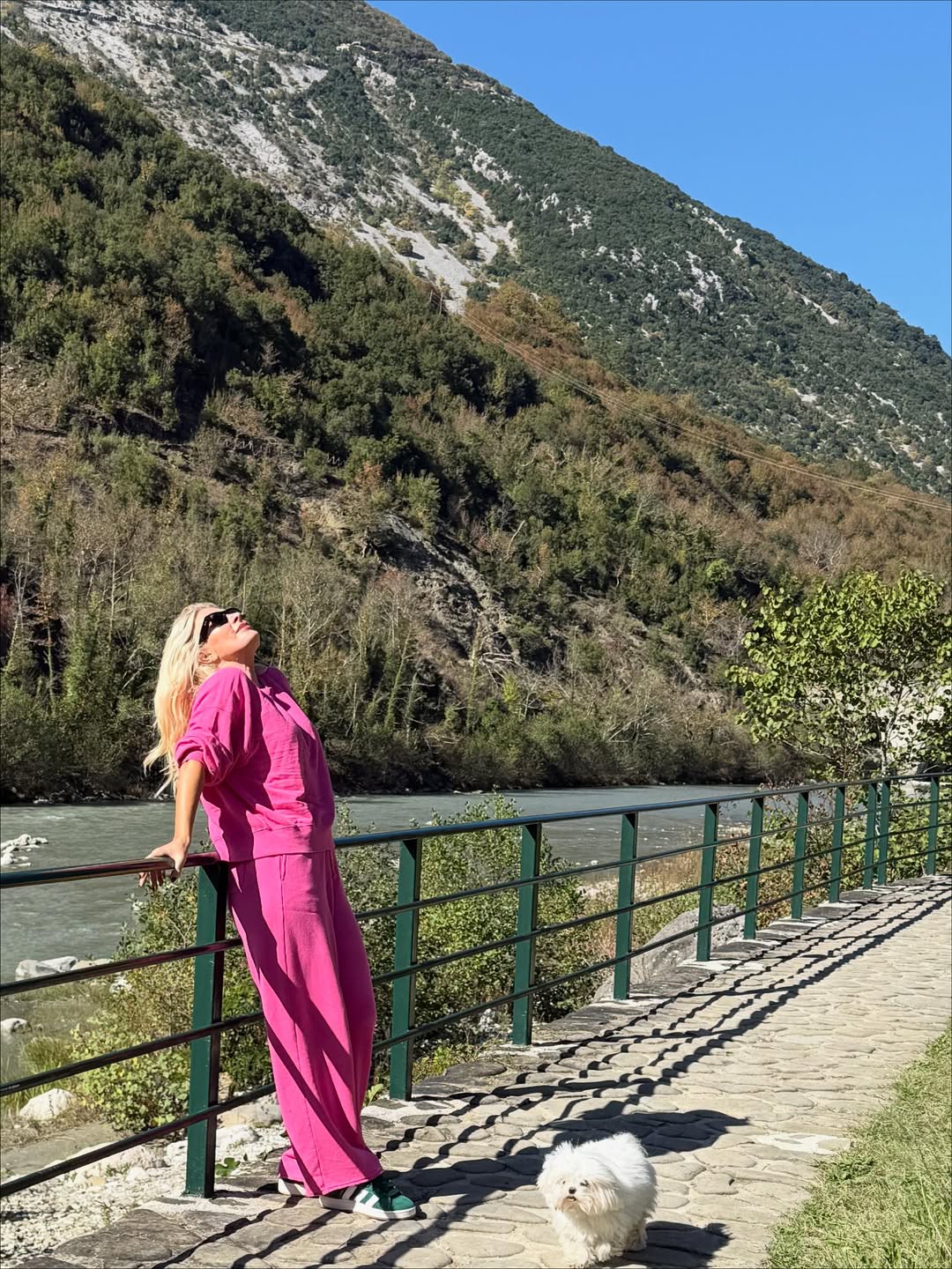 Ποιος Μπισμπίκης, ποια Βανδή; Αυτό είναι το πιο ερωτευμένο ζευγάρι στην Ελλάδα - Πήγαν στην πιο μαγική ελληνική τοποθεσία και έλιωσαν όλα γύρω τους 6 8 1