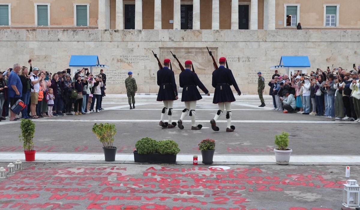 agnostos stratiotis mnimeio 1200x700 1