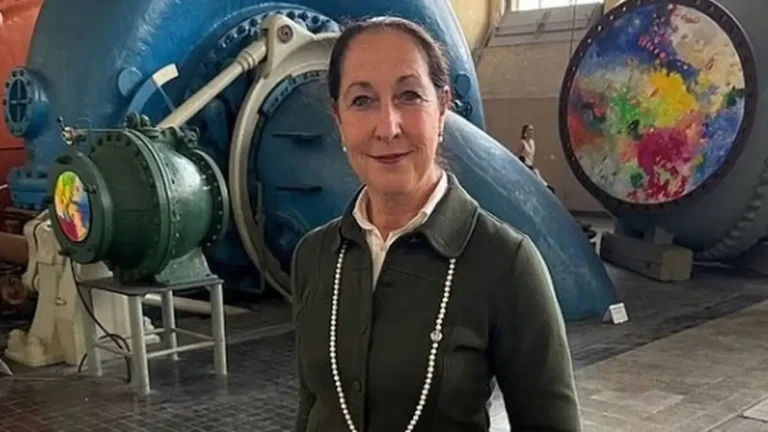 Γερμανία: Η θετή κόρη βασάνιζε για ώρες την δήμαρχο στο υπόγειο του σπιτιού τους – Της έκαψε μαλλιά και ρούχα με αναπτήρα και αποσμητικό