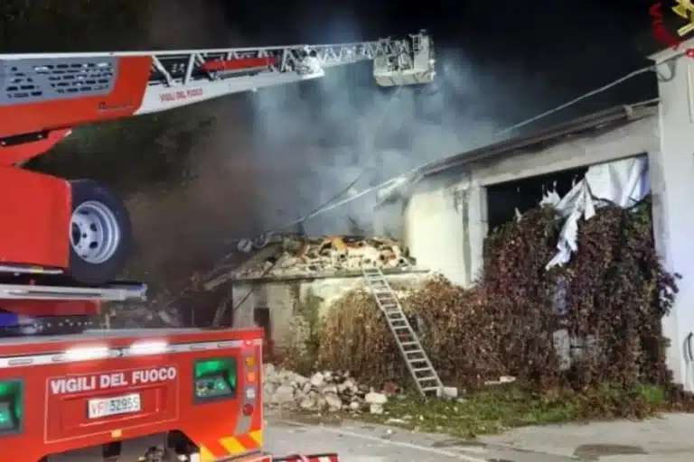 Τραγωδία στην Ιταλία: Τρεις νεκροί αστυνομικοί και 13 τραυματίες σε επιχείρηση έξωσης – Οι ένοικοι ανατίναξαν το σπίτι με αέριο