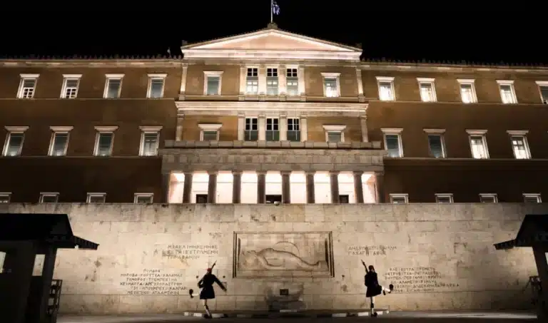 Βουλή: Πέρασε με 159 ψήφους υπέρ η τροπολογία για το Μνημείο του Αγνώστου Στρατιώτη