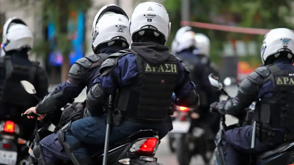 Άστεγος χτύπησε 70χρονη στη Γλυφάδα - Διασωληνωμένη η γυναίκα 1 omadadias maketa