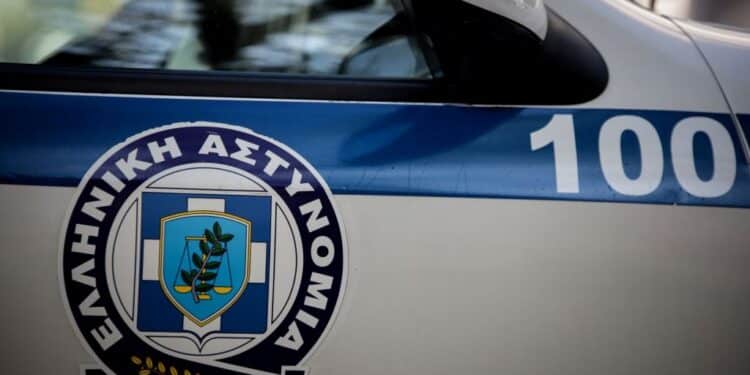 Αστυνομικός ξυλοκοπήθηκε από πολίτες - Τους καθυστερούσε με το περιπολικό 2 peripoliko astynomia 750x375 1