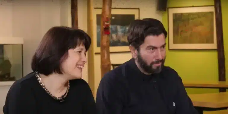 Χαμογελά ξανά η Πρεσβυτέρα: «Ο πατέρας Αντώνιος και εγώ συγχωρούμε τους καταγγέλλοντες» Χαμογελά ξανά η Πρεσβυτέρα: «Ο πατέρας Αντώνιος και εγώ συγχωρούμε τους καταγγέλλοντες»