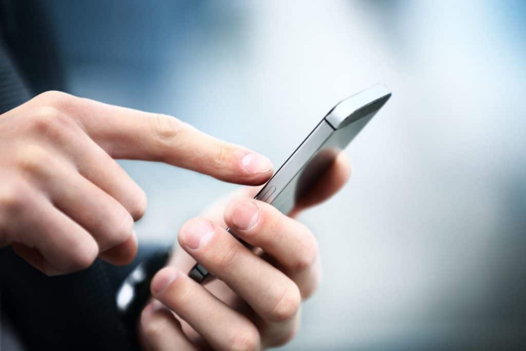 smartphone user 1024x683 1 1
