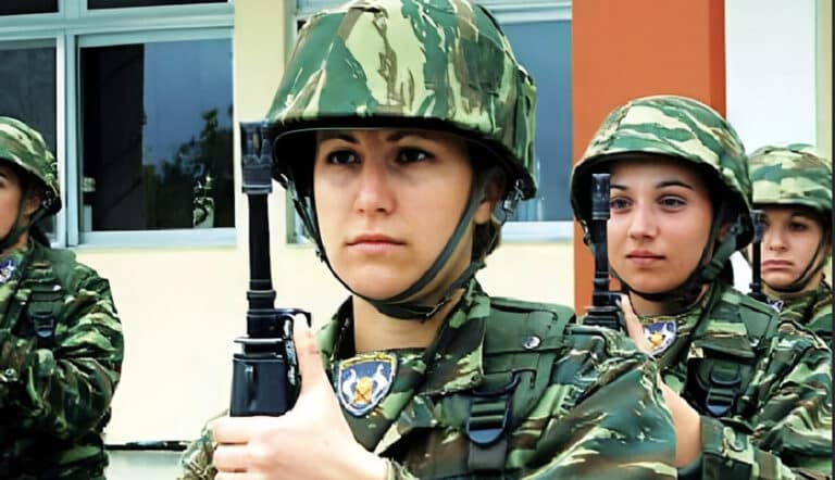 Ανοίγει ο δρόμος για την υποχρεωτική στράτευση των γυναικών
