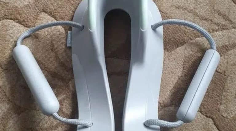 H κοπέλα μου μετακόμισε σε εμένα και έφερε και αυτό μαζί. Tι είναι άραγε;