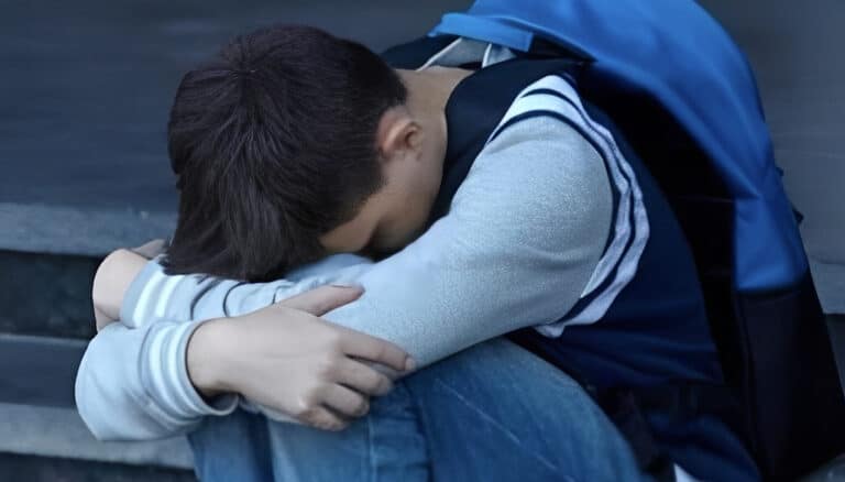 Σοκ στη Πάτρα: Γονείς εγκατέλειψαν και παράτησαν μόνο του τον 17χρονο γιο τους με αυτισμό