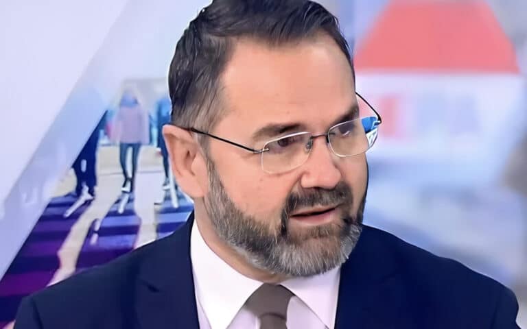 Ο Μπαλάσκας απάντησε για το συμβάν με την μπλούζα: «Με σχολιάζουν κάτι ξάπλες που τρώνε ζαμπονοτυρόπιτα»