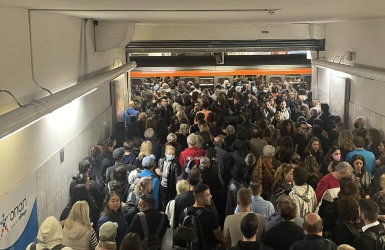 «Βούλιαξε» από κόσμο το μετρό στο Σύνταγμα – Ενεργοποιήθηκε πρωτόκολλο ασφαλείας
