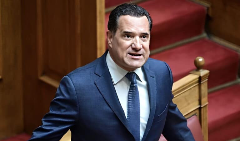 Άδωνις: «Στα 8 νοσοκομεία με περιμένουν με λουλούδια, στα 2 κομμουνιστές φωνάζουν… So what»