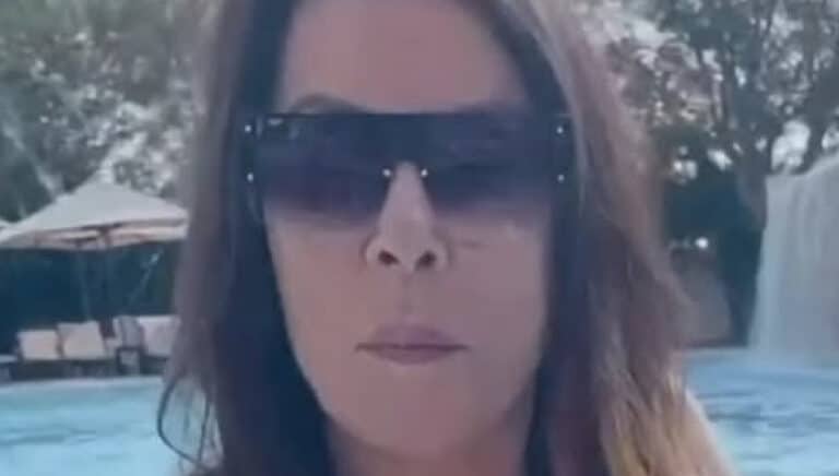 Bίντεο Άντζελα Δημητρίου: Η Λαίδη πήγε για λασπόλουτρα και έριξε το ίντερνετ