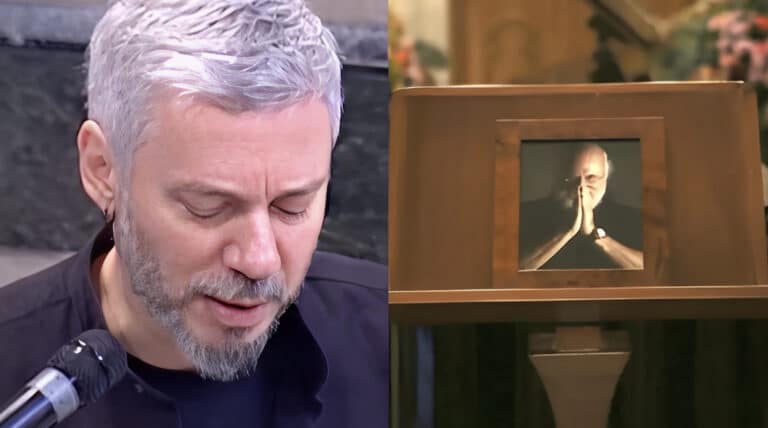 Διονύσης Σαββόπουλος: Συγκλόνισε με τον επικήδειο λόγο του ο Αλκίνοος Ιωαννίδης – «Ένας συντηρητικός με καρδιά επαναστάτη»