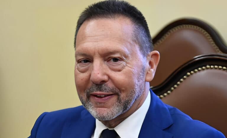 Στουρνάρας: «Δεν υπάρχει λεφτόδεντρο – Θα χρεοκοπήσουμε αν αυξήσουμε μισθούς»