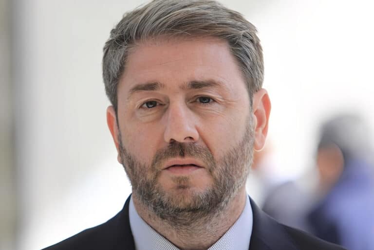 Παραιτήθηκε από διευθυντής του γραφείου του Ανδρουλάκη ο Γιώργος Παπαβασιλείου – Είχε κάνει αποθεωτικές αναρτήσεις για τον Μητσοτάκη