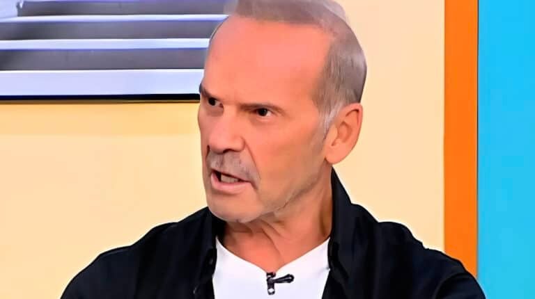 Πέτρος Κωστόπουλος: «Ήταν ξεφτίλα αυτό που έγινε στην κηδεία του Διονύση Σαββόπουλου»