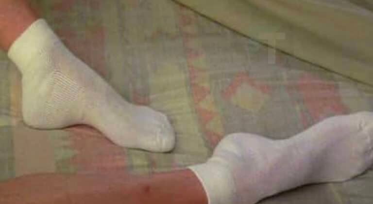 Γιατί οι ηλικιωμένοι πρέπει να φορούν κάλτσες ακόμα και στο σπίτι