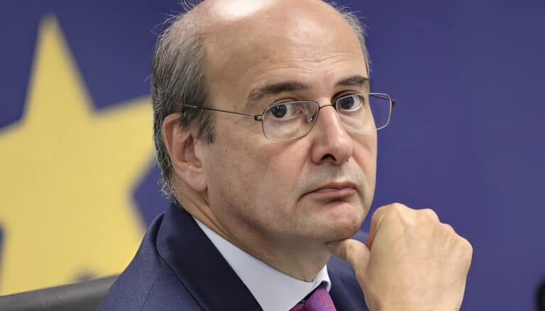 Χατζηδάκης: Συγκίνηση και περηφάνια για τον πατέρα του που τραυματίστηκε στο ελληνοαλβανικό μέτωπο