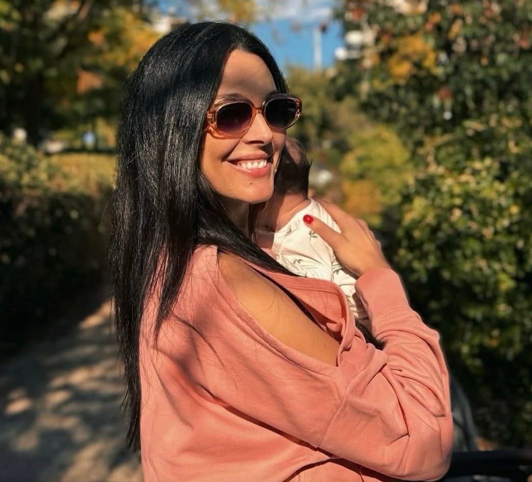 Ιωάννα Τριανταφυλλίδου: Αγκαλιά με τον 2 μηνών γιο της - Η τρυφερή φωτογραφία 1 stigmiotypo othonis 2025 10 29 20.18.46