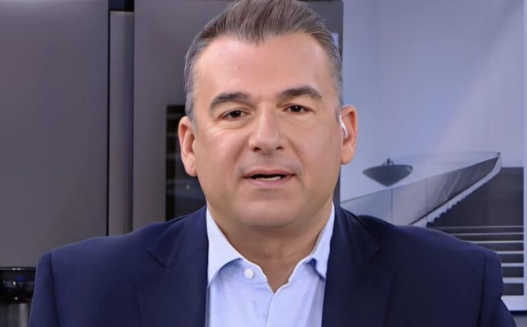 Σε δεινή πλέον θέση ο Λιάγκας – Όλη η τηλεοπτική πιάτσα στρέφεται εναντίον του