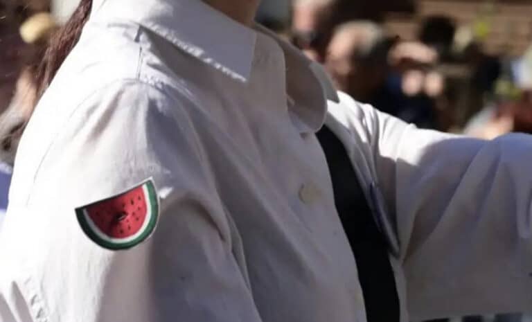 Φροντιστήριο δίνει πλήρη υποτροφία στις μαθήτριες που «φόρεσαν το καρπούζι» στην παρέλαση