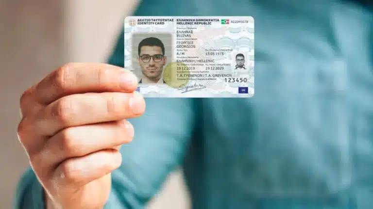 Νέες ταυτότητες: Από πότε οι πολίτες δεν θα μπορούν να ταξιδεύουν στην ΕΕ αν δεν τις έχουν εκδώσει – Η προθεσμία για τον Προσωπικό Αριθμό