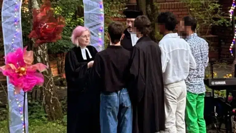 Γυναίκα πάστορας στην Γερμανία τέλεσε «γάμο» μεταξύ τεσσάρων ανδρών