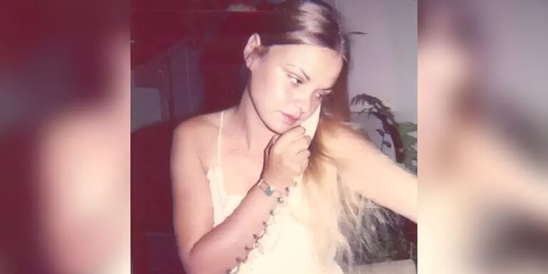 Πήγε για τσιγάρα και βρέθηκε νεκρή σε έναν σκαραβαίο – 50 χρόνια μετά ο γιος της μαθαίνει την αλήθεια