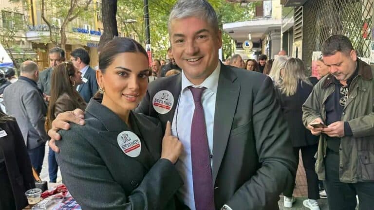 Σταματίνα Τσιμτσιλή: Στηρίζει τον Θέμη Σοφό – «Στο πλευρό του μπαμπά μας οικογενειακώς»