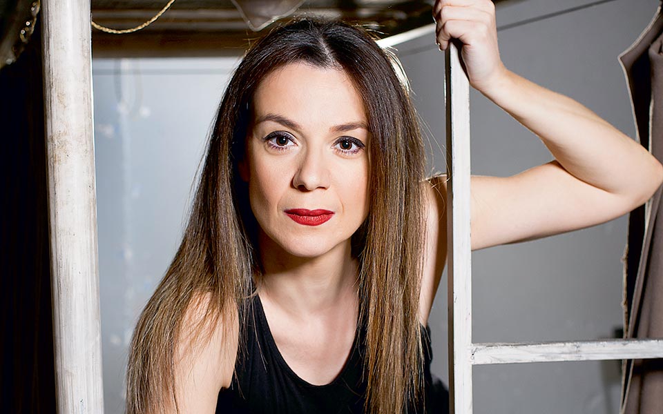 Με μαυρισμένο μάτι και με αίματα στο πρόσωπο η Πέγκυ Τρικαλιώτη 1 dsc 2510