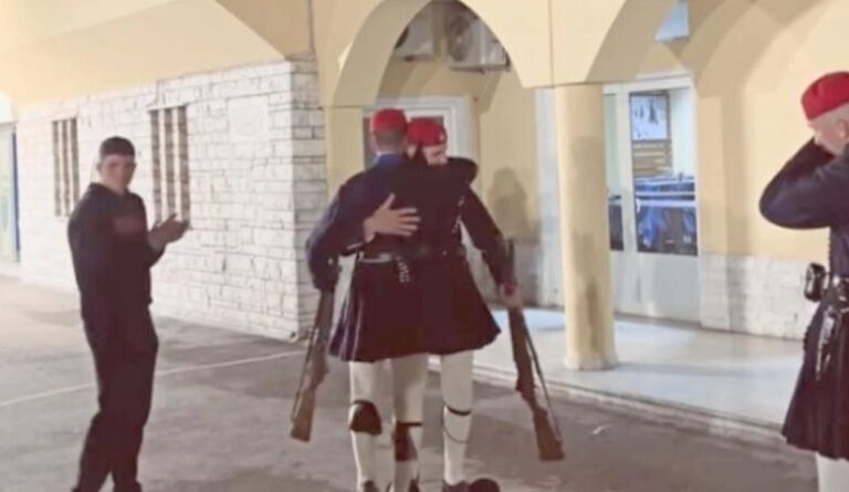 «Ευγνώμων που το ζήσαμε μαζί..»: Λύγισε ο Εύζωνας στην τελευταία του αλλαγή