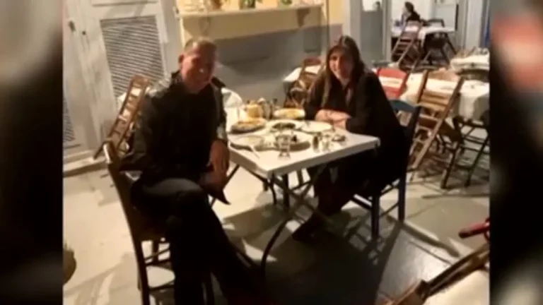 Ζωή Κωνσταντοπούλου και Διαμαντής Καραναστάσης σε νέα κοινή έξοδο σε ψαροταβέρνα του Πειραιά