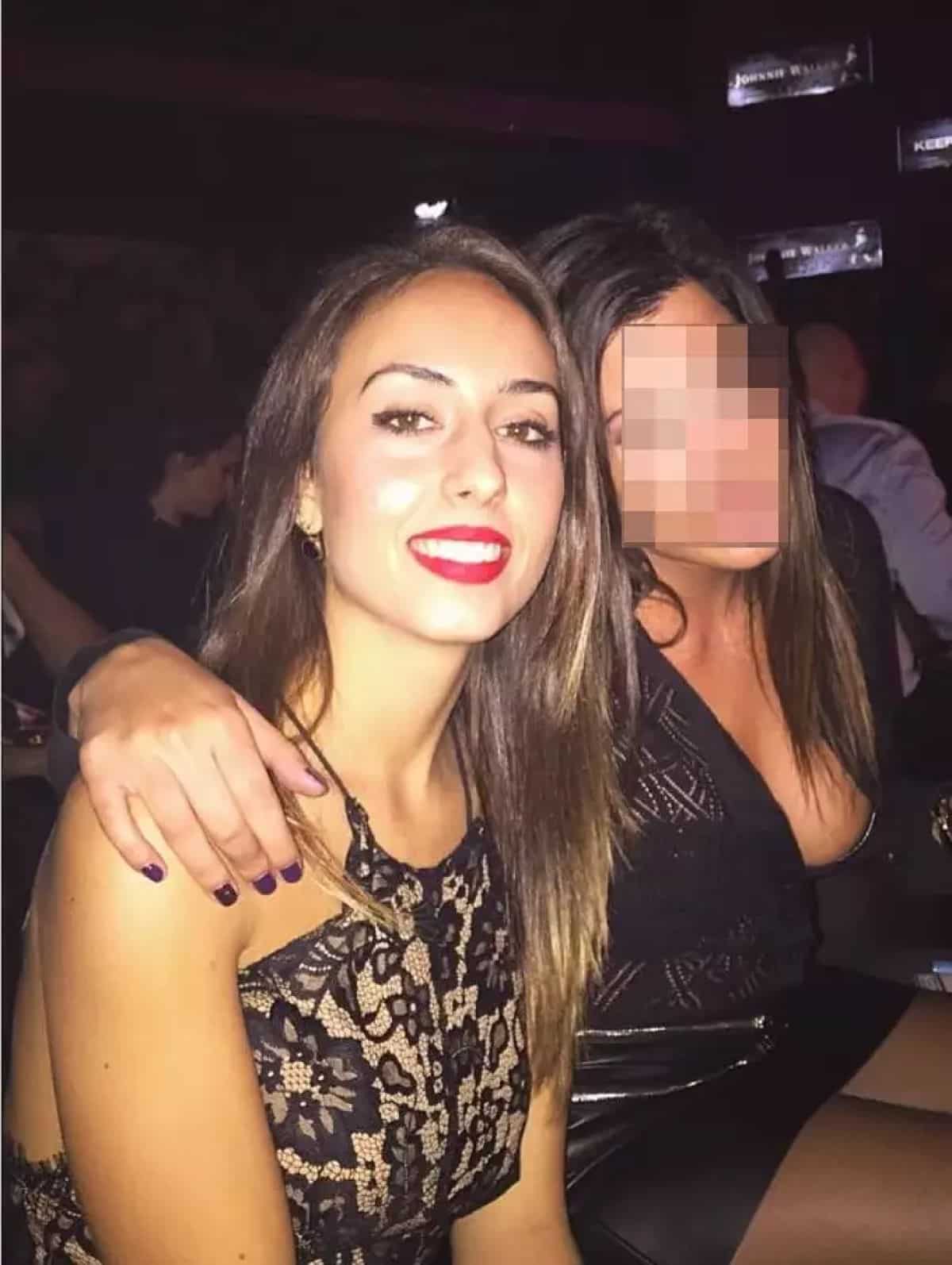 notis kili sfakianaki afta einai ta didima paidia tous i zoi makria apo ta fota tis dimosiotitas