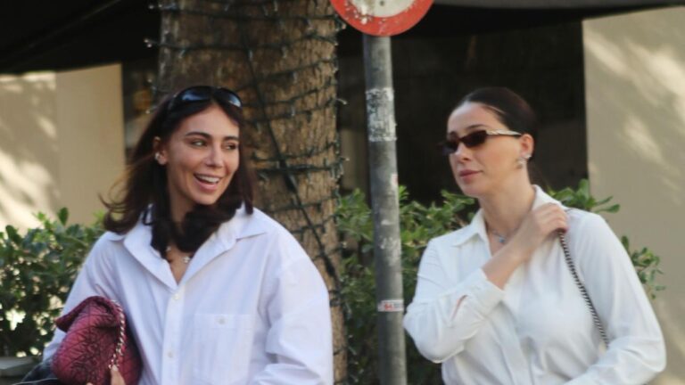 Ολυμπία και Βαλέρια Χοψονίδου με τη μητέρα τους, Αιμιλία, και τα παιδιά τους, σε χαλαρή οικογενειακή έξοδο