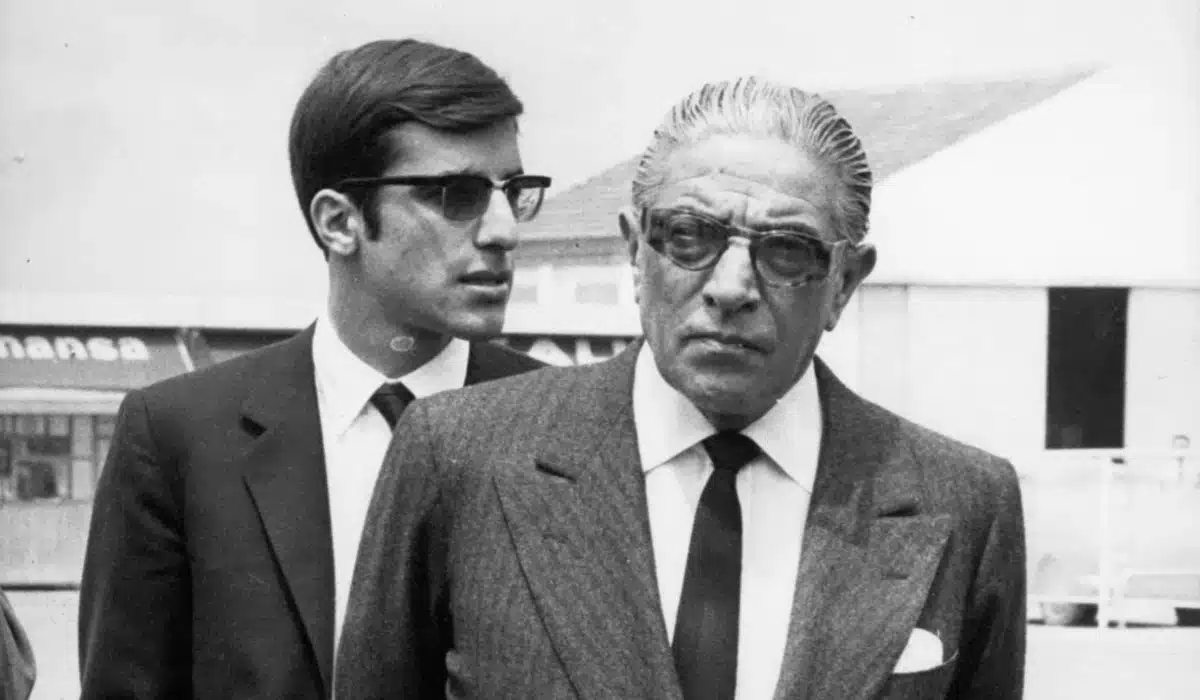 «Ο Αλέξανδρος Ωνάσης ήταν ταριχευμένος, 15 χρόνια μετά ήταν μέσα στον τάφο σαν ζωντανός, είχε μουμιοποιηθεί» 1